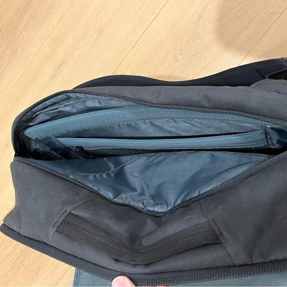 Thule Aion 40L Travel Backpack - Picture 6 of 13